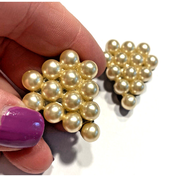 Vintage Dress Clips Mid Century Elegant Silvertone & Pearl Bead Triangles Chic - Picture 7 of 7